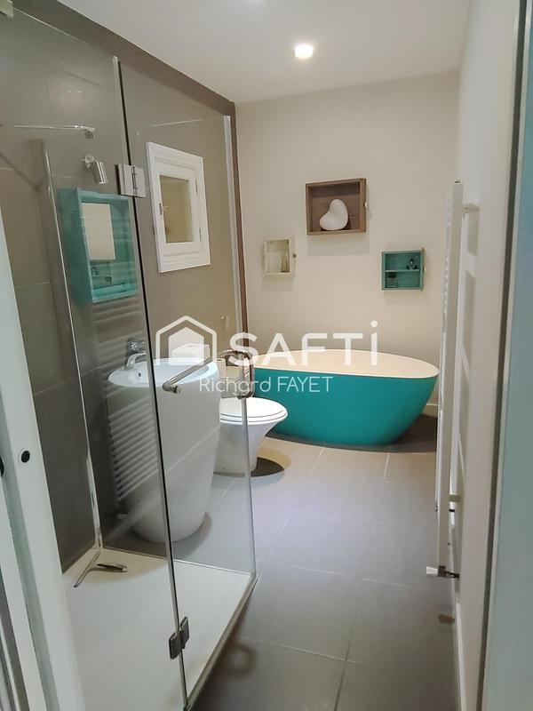 Maison - 211 m² - 7 pièces