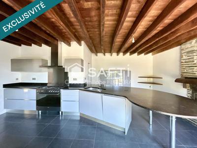 Maison - 200 m² - 6 pièces