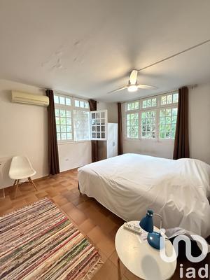 Maison - 247 m² - 10 pièces