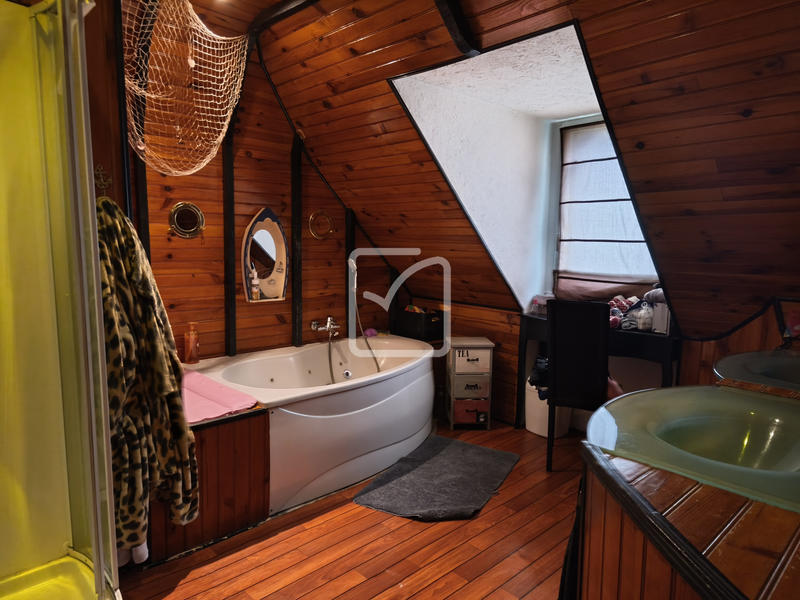 Maison - 165 m² - 6 pièces