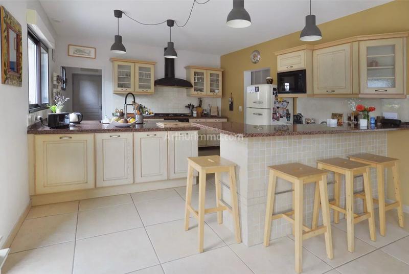 Maison - 210 m² - 7 pièces