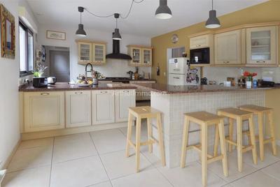 Maison - 210 m² - 7 pièces