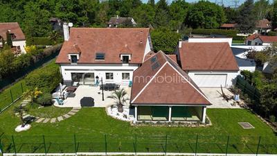 Demeure - 324 m² - 8 pièces