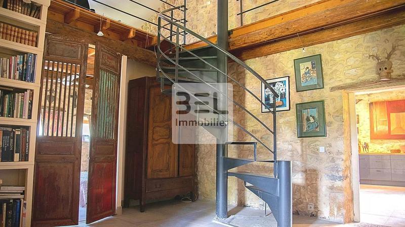 Mas - 571 m² - 24 pièces