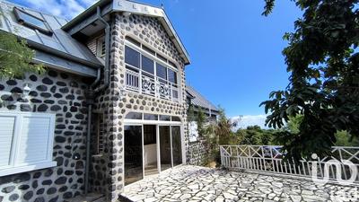 Maison - 232 m² - 6 pièces