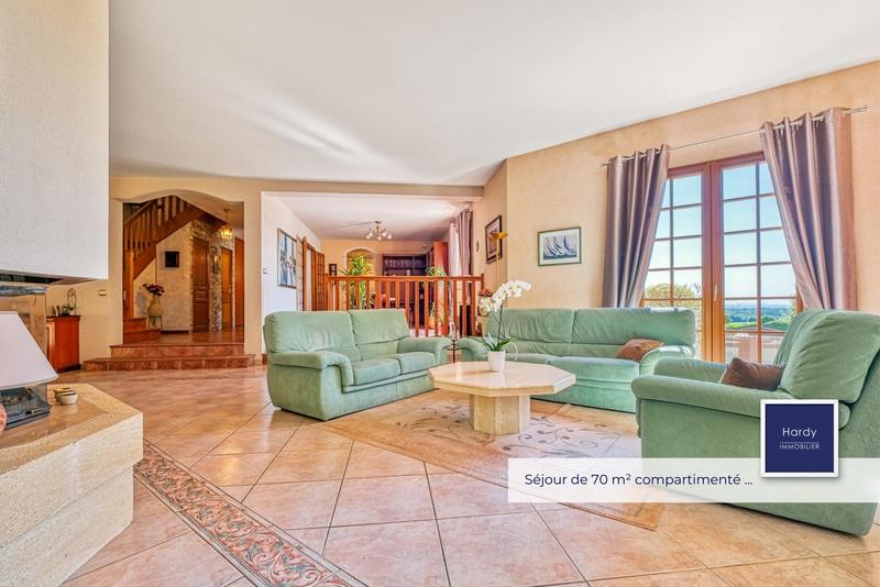 Maison - 210 m² - 9 pièces