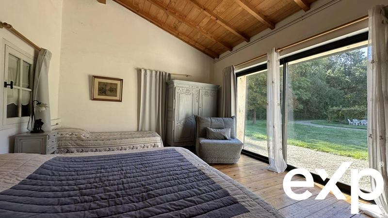 Maison - 768 m² - 17 pièces