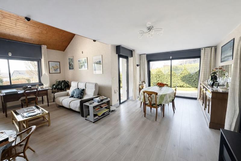 Maison traditionnelle - 219 m² - 7 pièces