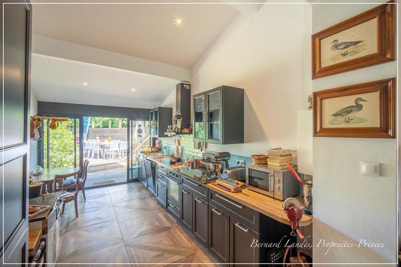 Maison - 218 m² - 9 pièces