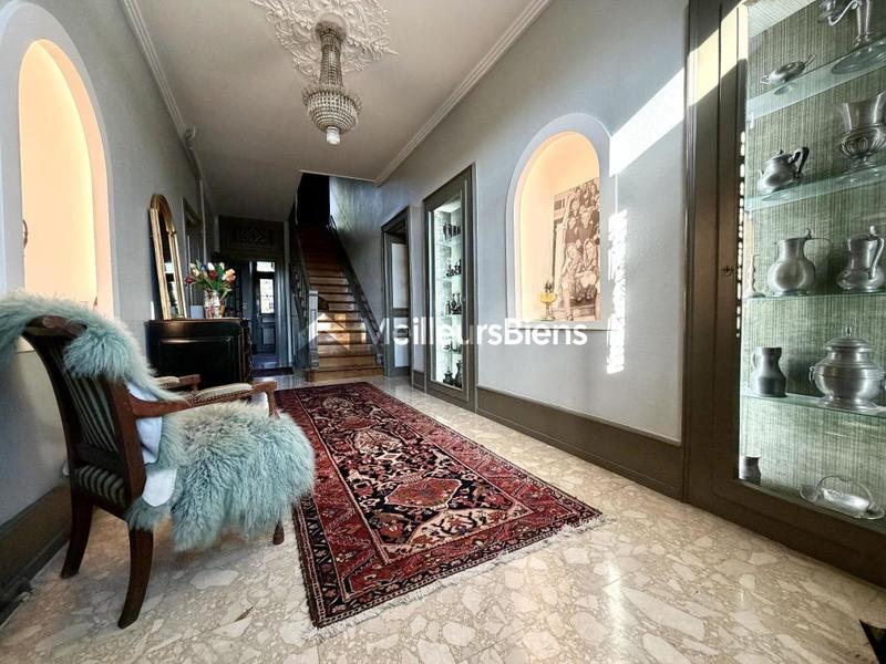 Maison - 375 m² - 12 pièces