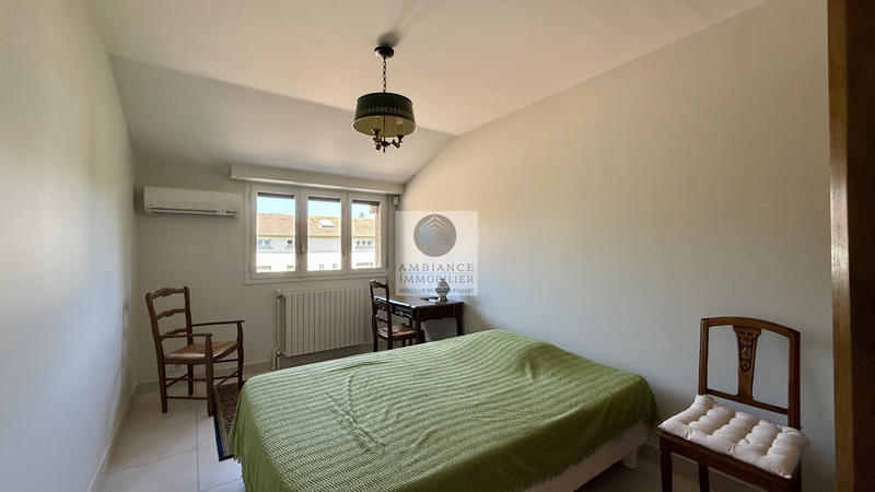 Maison - 220 m² - 8 pièces