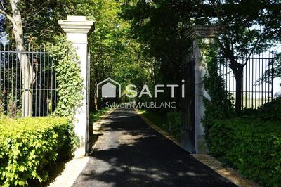 Maison - 838 m² - 20 pièces