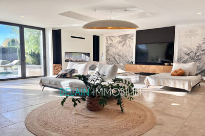 Maison - 257 m² - 5 pièces