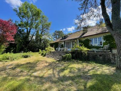 Maison traditionnelle - 185 m² - 7 pièces