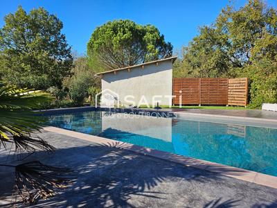 Maison - 263 m² - 7 pièces