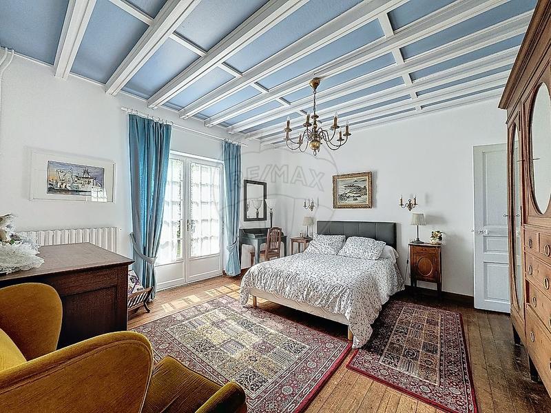 Propriété - 174 m² - 9 pièces