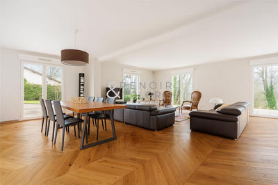 Maison - 269 m² - 7 pièces