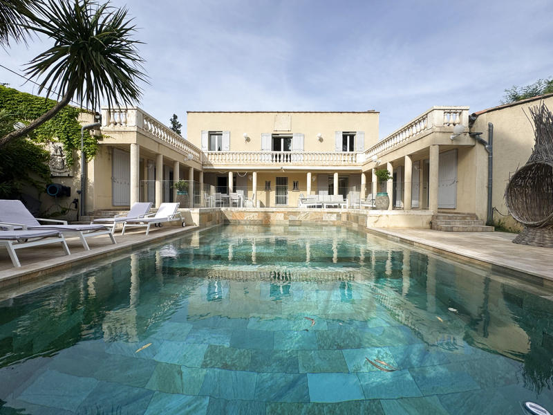 Maison - 404 m² - 8 pièces