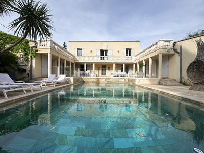 Maison - 404 m² - 8 pièces