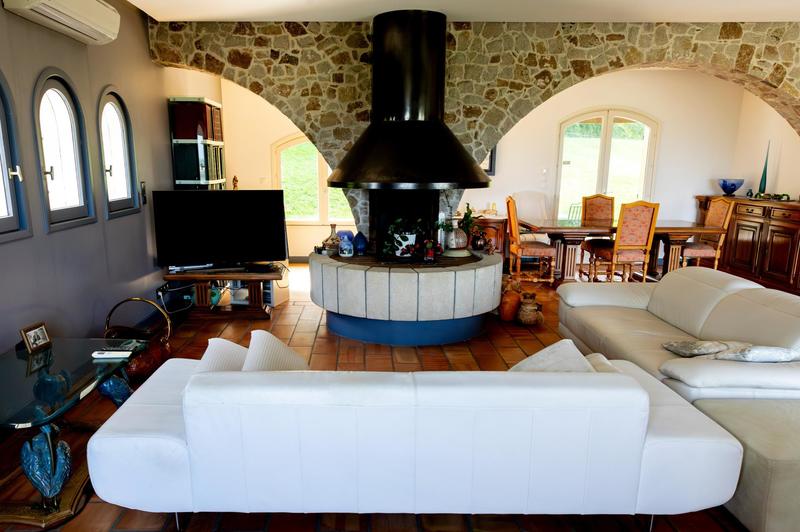 Maison - 238 m² - 8 pièces