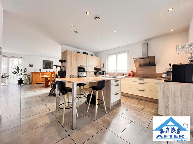 Maison - 202 m² - 6 pièces