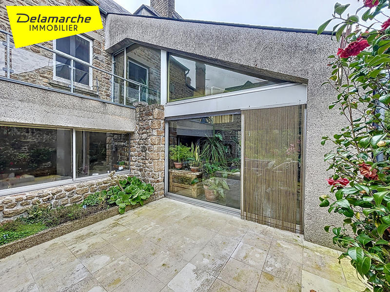 Maison - 247 m² - 8 pièces