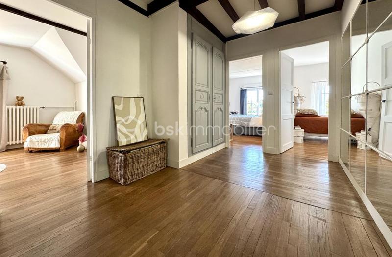 Maison en pierre - 333 m² - 11 pièces