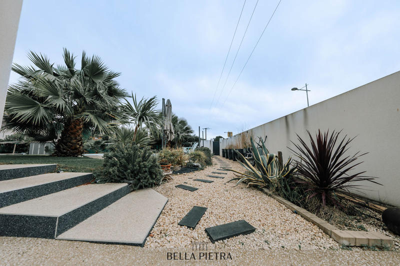 Maison - 218 m² - 5 pièces