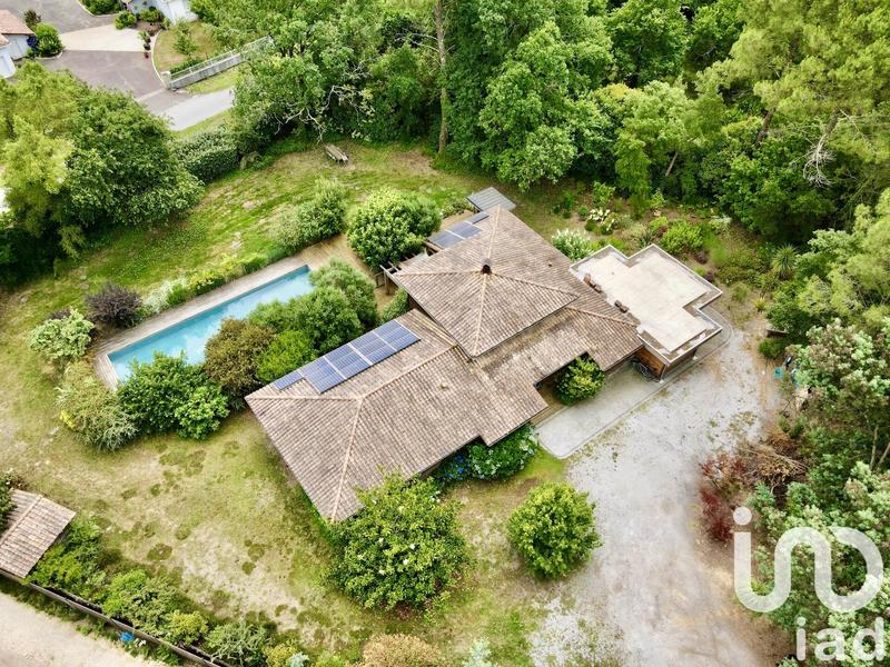 Maison - 245 m² - 7 pièces