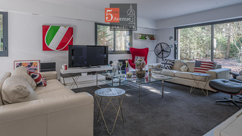 Maison - 400 m² - 8 pièces