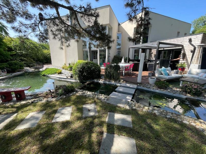 Maison - 240 m² - 5 pièces