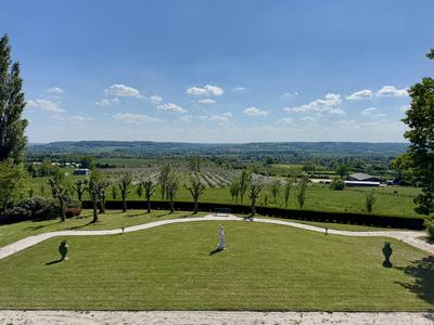 Maison - 1 085 m² - 15 pièces