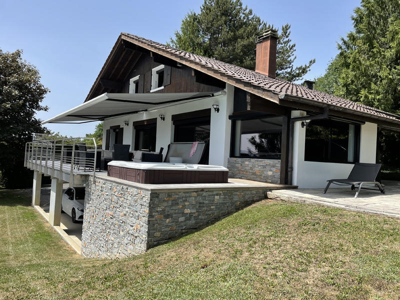 Maison - 228 m² - 7 pièces