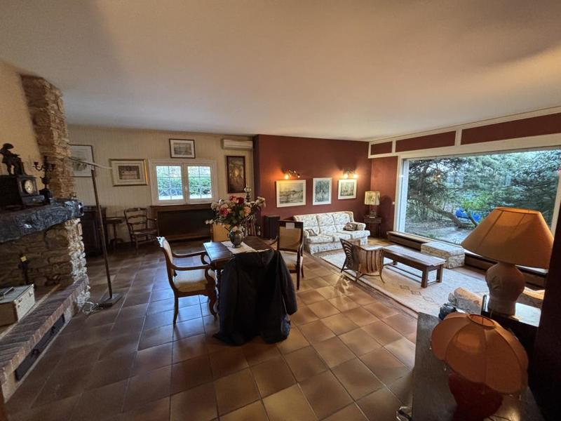 Maison - 220 m² - 9 pièces