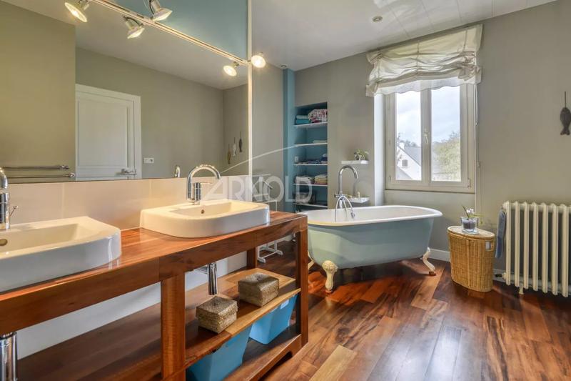 Maison - 189 m² - 9 pièces