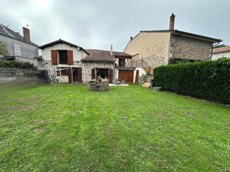 Maison - 239 m² - 8 pièces