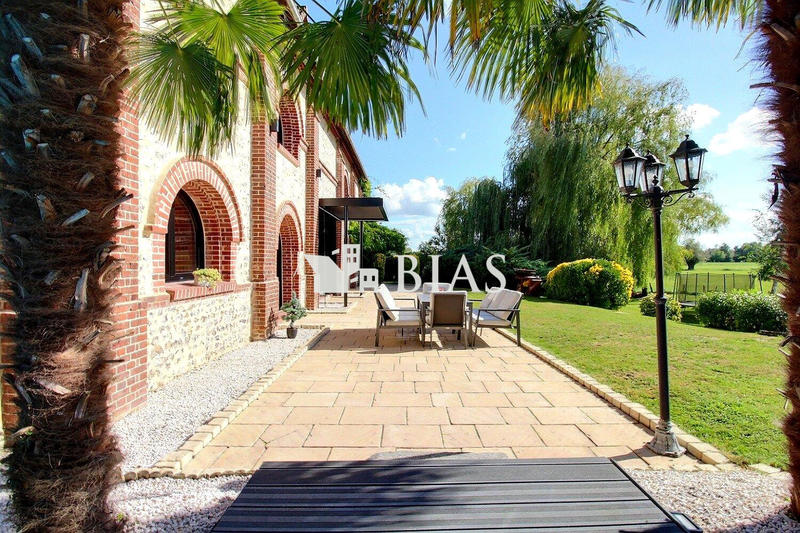 Maison - 272 m² - 7 pièces