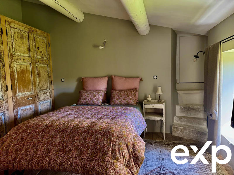 Maison traditionnelle - 252 m² - 7 pièces