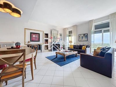 Appartement - 130 m² - 4 pièces