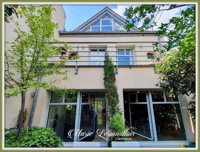 Maison de ville - 292 m² - 10 pièces