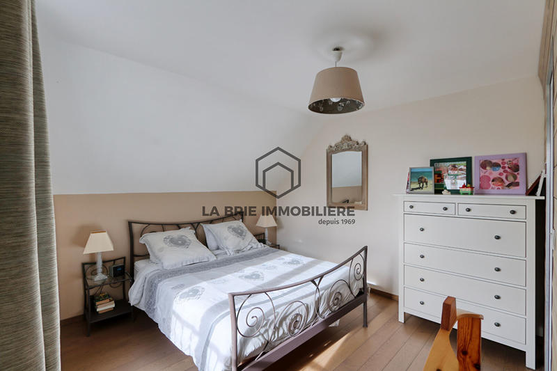 Maison - 161 m² - 8 pièces