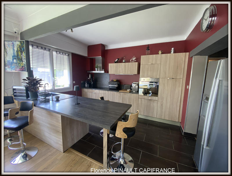 Maison - 233 m² - 9 pièces