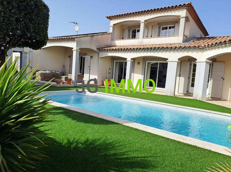 Maison traditionnelle - 173 m² - 6 pièces