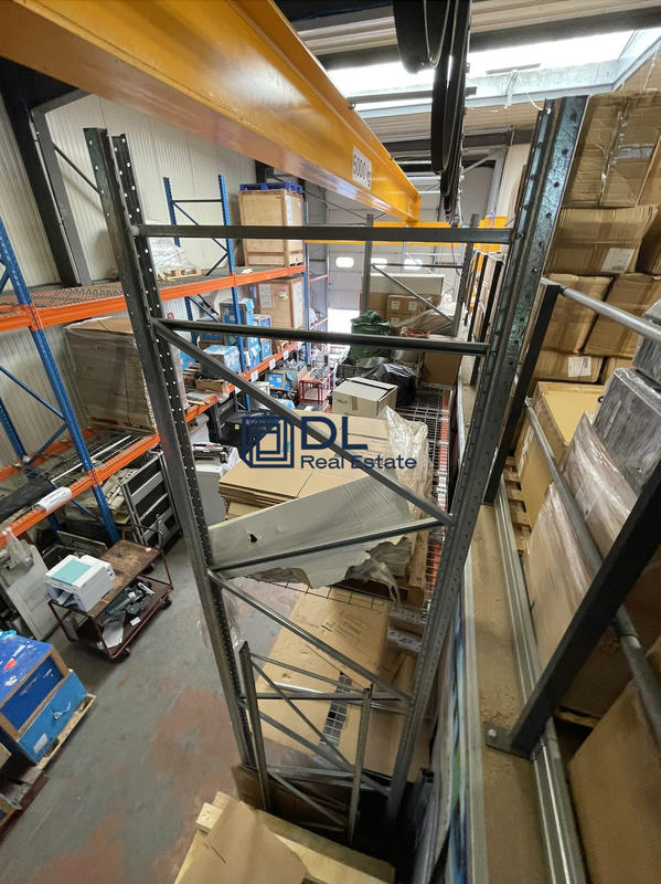 Entrepôt - 1 850 m²