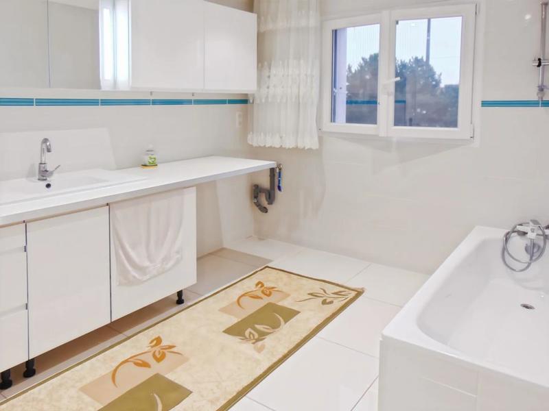 Maison - 145 m² - 9 pièces