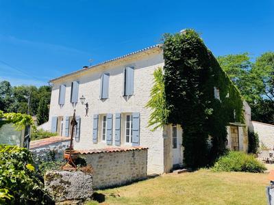 Maison - 210 m² - 7 pièces