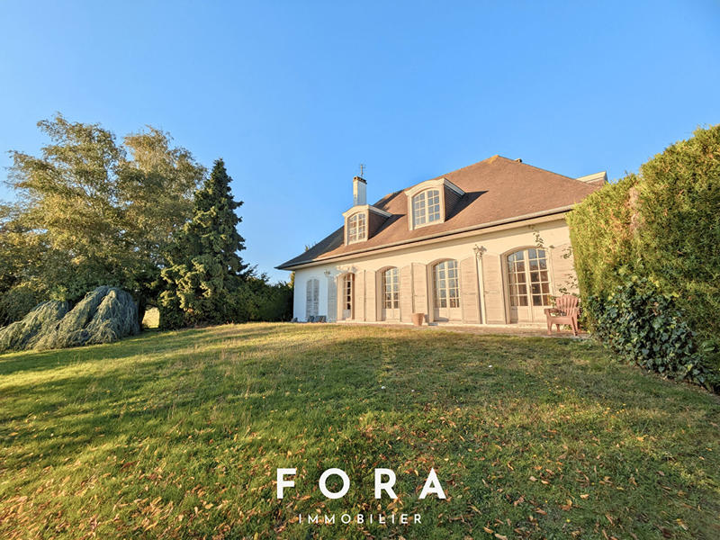 Maison - 212 m² - 8 pièces