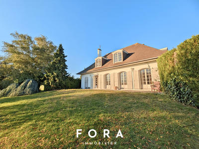 Maison - 212 m² - 8 pièces