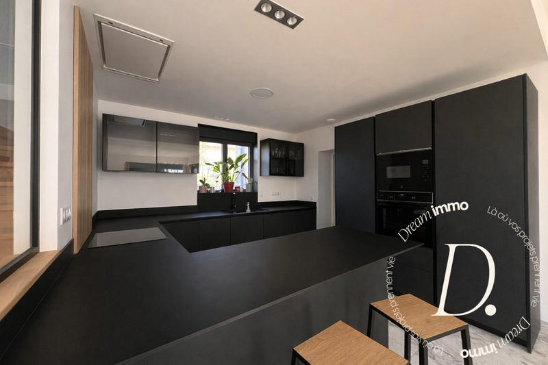 Maison - 166 m² - 5 pièces