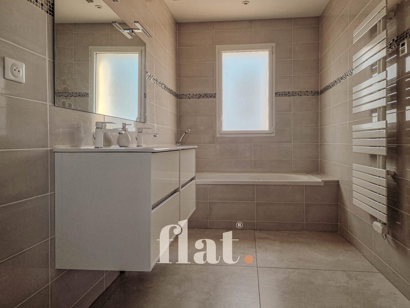 Maison - 172 m² - 8 pièces